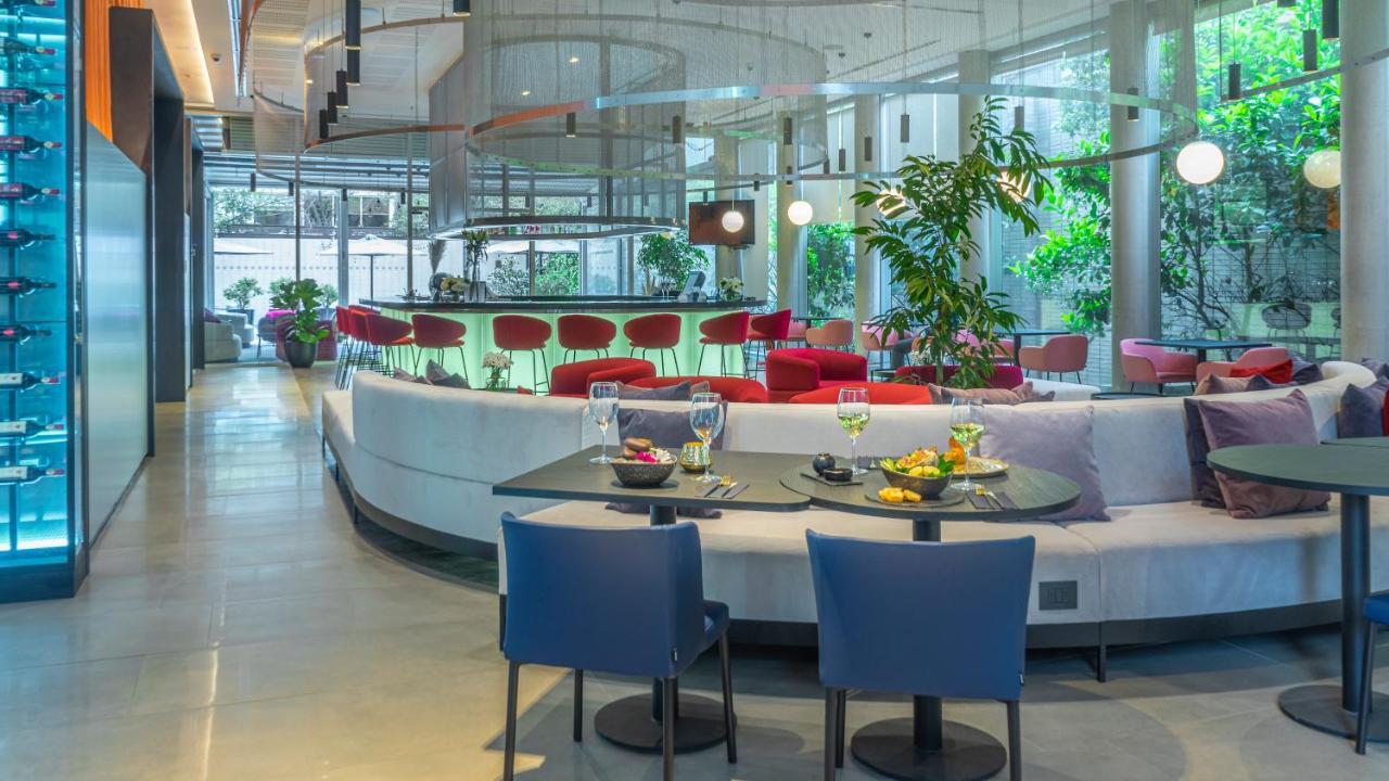 Pullman Santiago Vitacura Εξωτερικό φωτογραφία The bar at the hotel