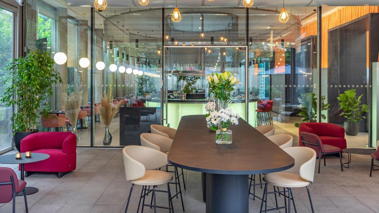 Pullman Santiago Vitacura Εξωτερικό φωτογραφία The lounge at the airport