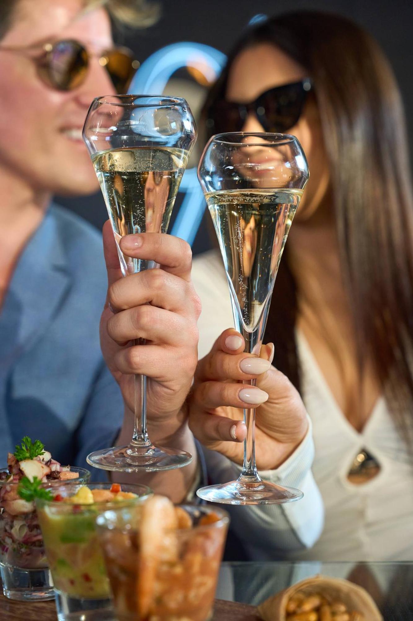 Pullman Santiago Vitacura Εξωτερικό φωτογραφία Champagne flutes