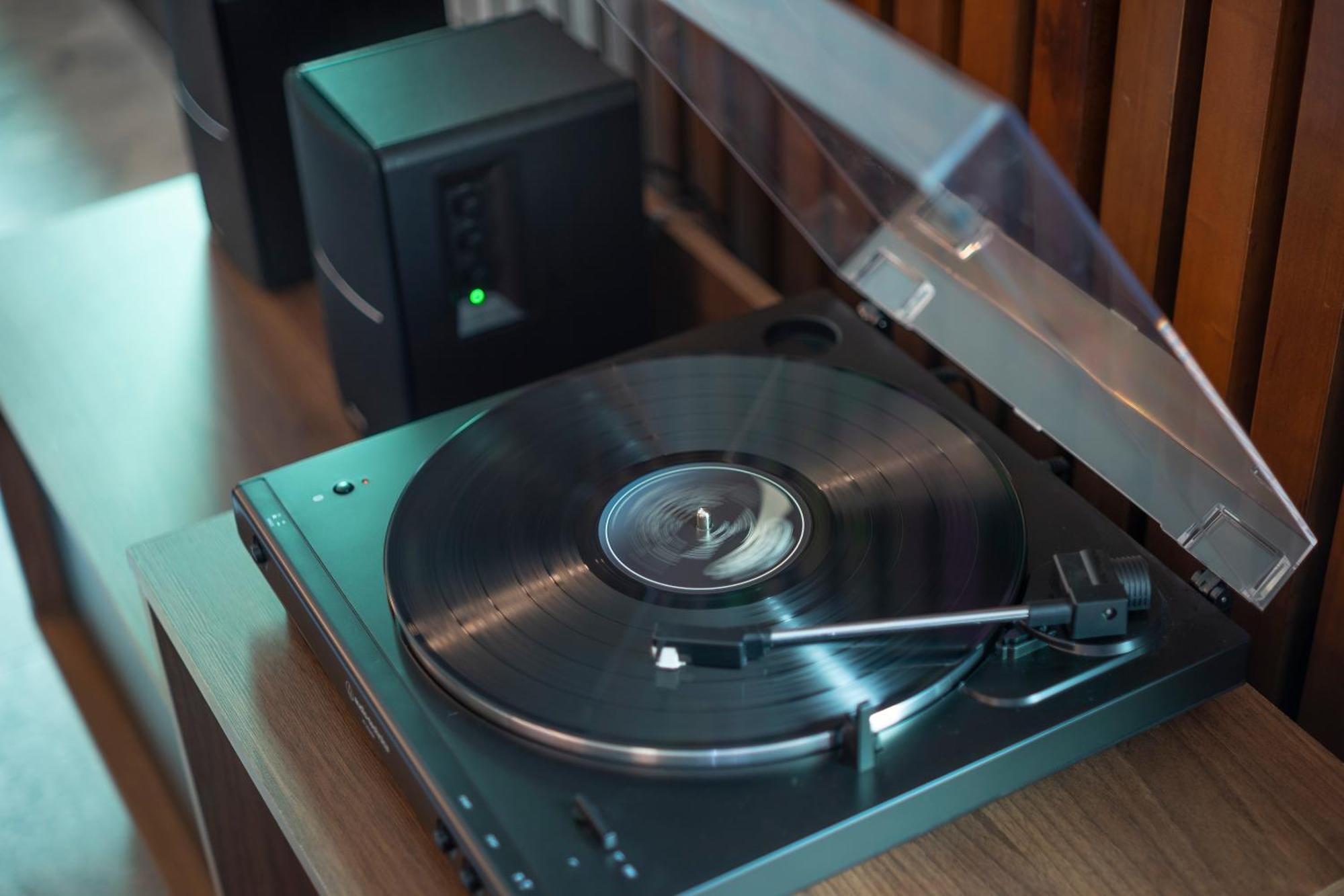 Pullman Santiago Vitacura Εξωτερικό φωτογραφία A record player