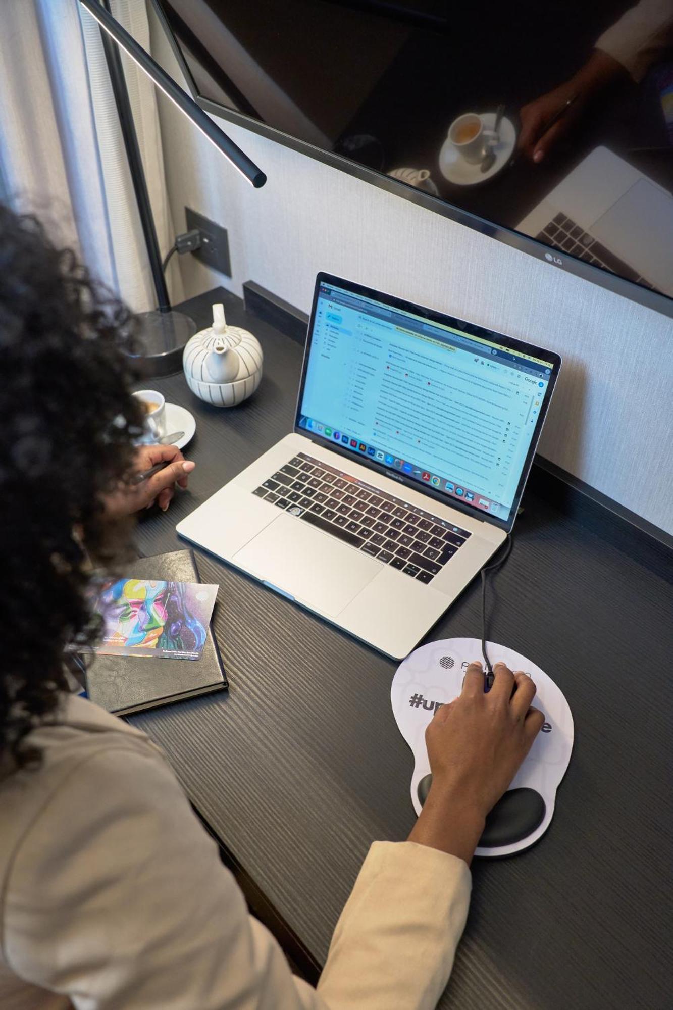 Pullman Santiago Vitacura Εξωτερικό φωτογραφία Surface Laptop 3