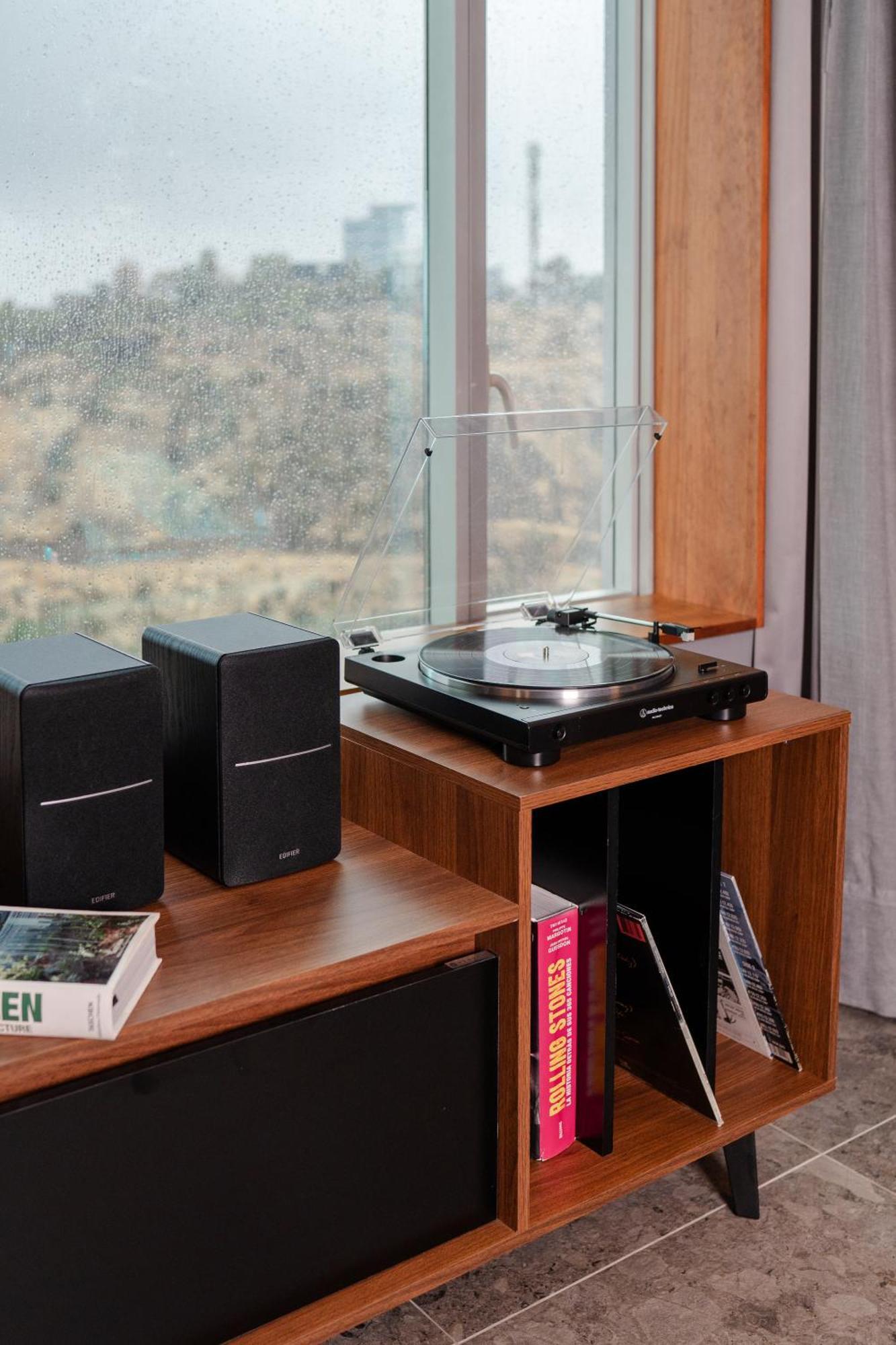 Pullman Santiago Vitacura Εξωτερικό φωτογραφία A record player