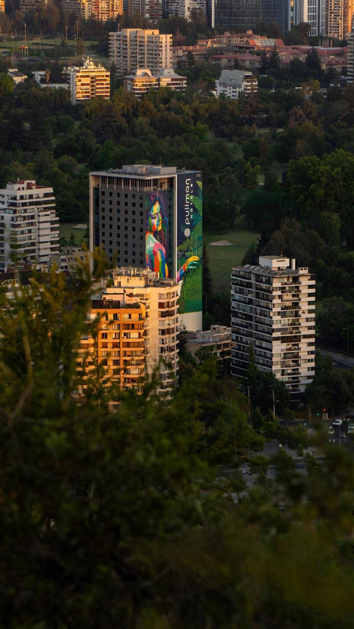 Pullman Santiago Vitacura Εξωτερικό φωτογραφία The building at dusk