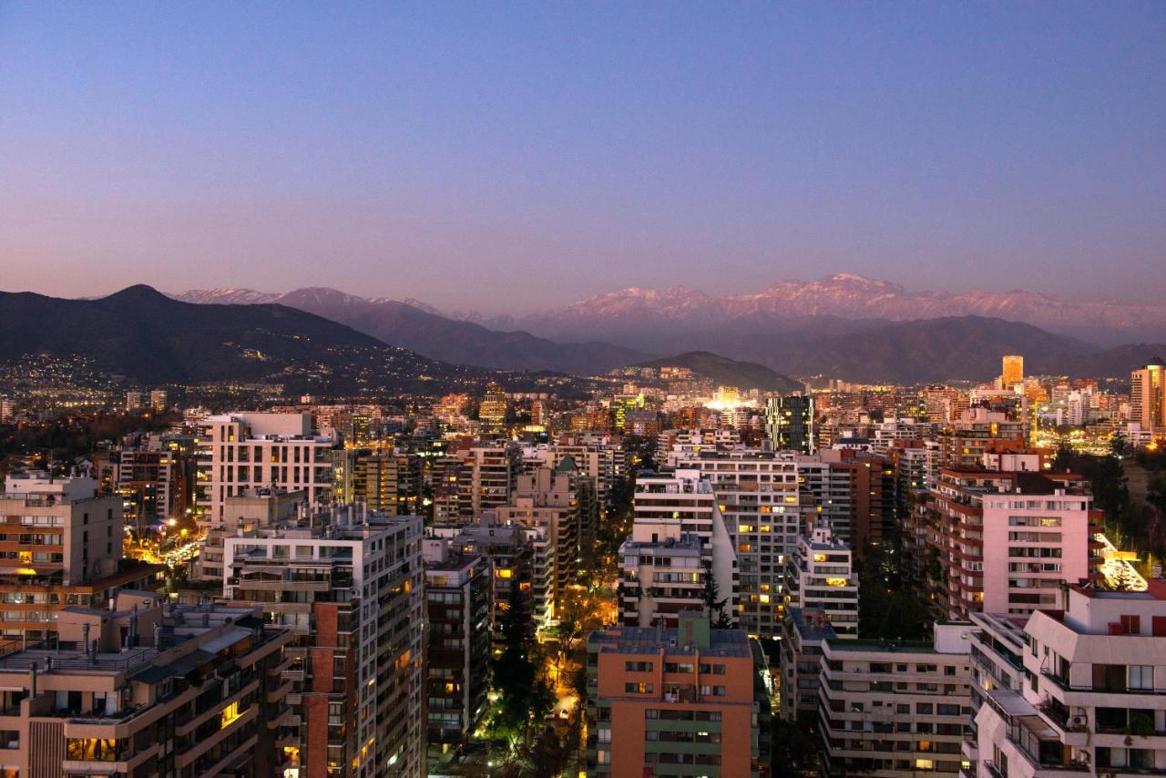 Pullman Santiago Vitacura Εξωτερικό φωτογραφία Santiago skyline